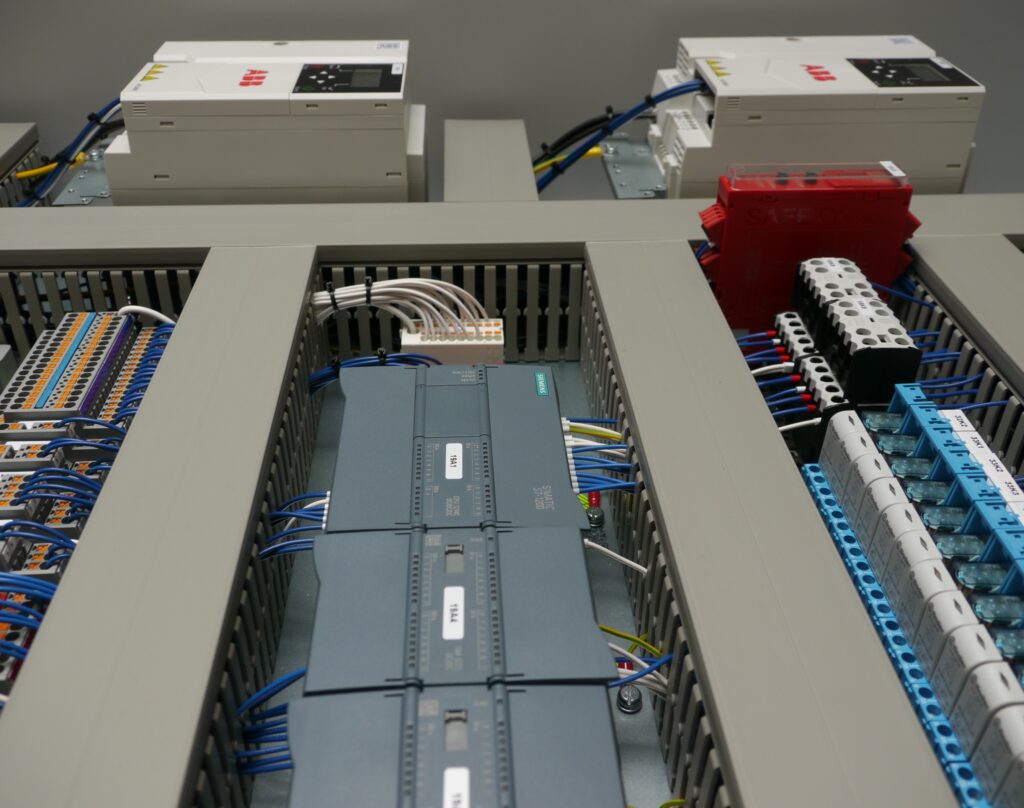 Industriële besturing, Panelenbouw, PLC besturing, schakelkast